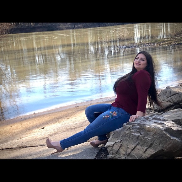 Meet your Posher, Anna - Picture 3 of 4